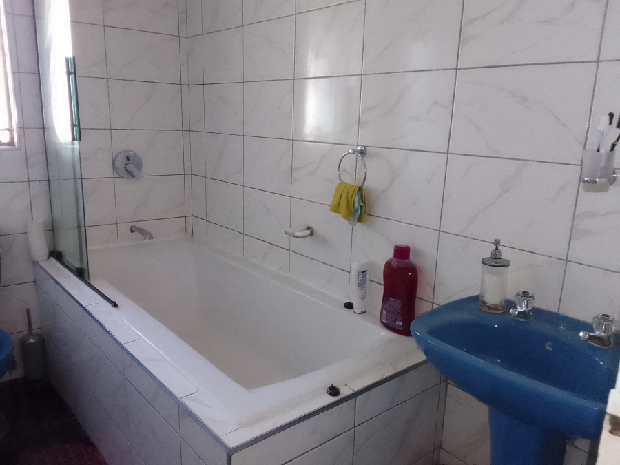 To Let 3 Bedroom Property for Rent in Geelhoutpark North West